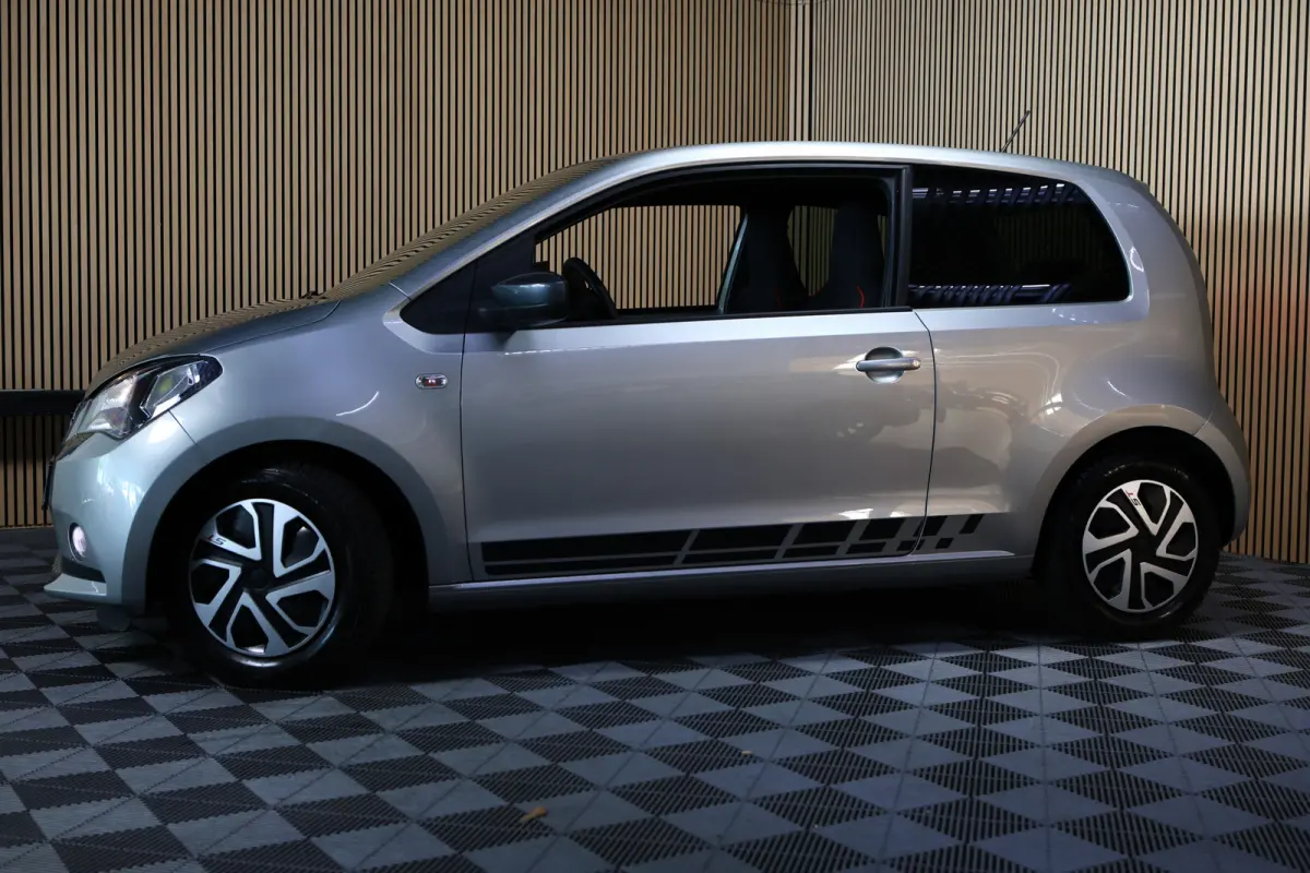 1.0 Sport FR Line AIRCO LM VELGEN BLUTOOTH FR-LINE PDC ACHTER "17