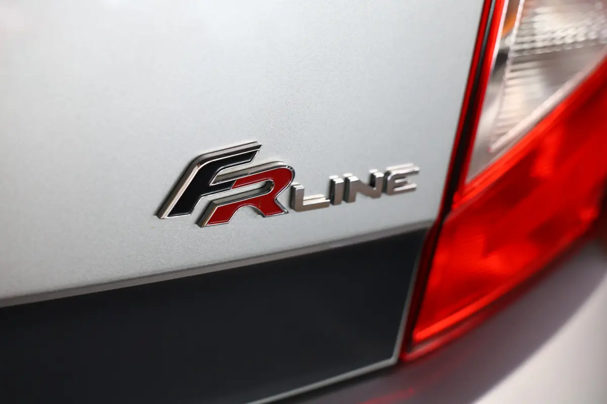 1.0 Sport FR Line AIRCO LM VELGEN BLUTOOTH FR-LINE PDC ACHTER "17