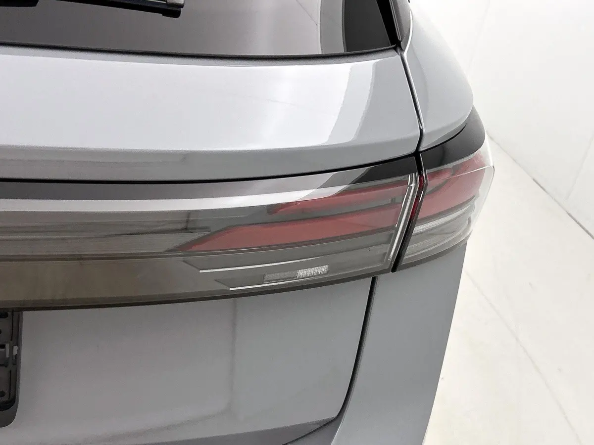 Limited Edition 59 kWh 204pk | Trekhaak inklapbaar | Apple CarPlay en Android Auto | head-updisplay | Adaptive Cruise Control | Voorstoelen verwarmbaar | Automatische airconditioning | Parke