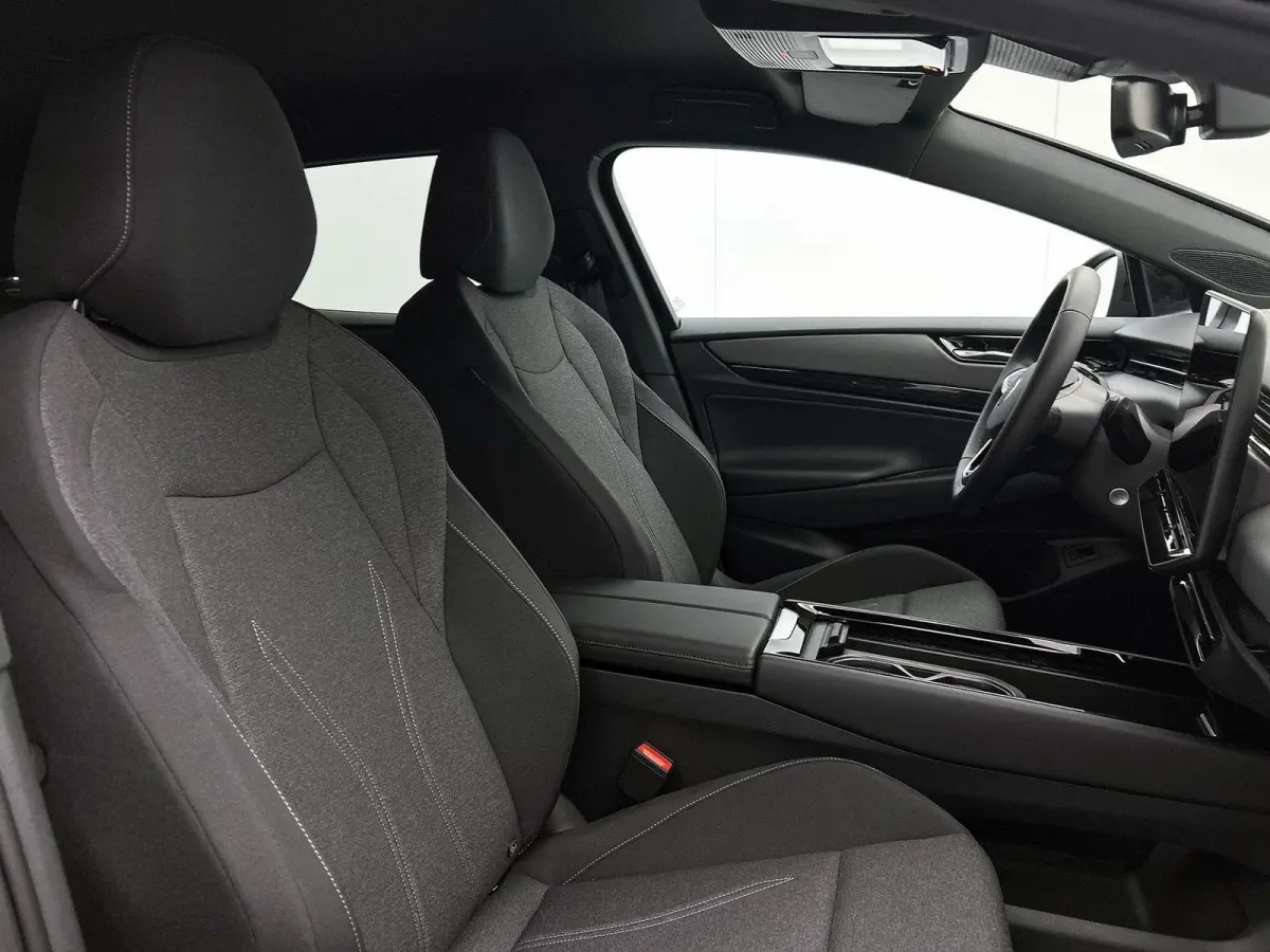 Limited Edition 59 kWh 204pk | Trekhaak inklapbaar | Apple CarPlay en Android Auto | head-updisplay | Adaptive Cruise Control | Voorstoelen verwarmbaar | Automatische airconditioning | Parke