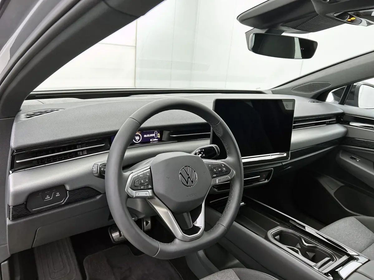 Limited Edition 59 kWh 204pk | Trekhaak inklapbaar | Apple CarPlay en Android Auto | head-updisplay | Adaptive Cruise Control | Voorstoelen verwarmbaar | Automatische airconditioning | Parke