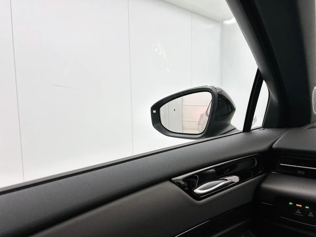 Limited Edition 59 kWh 204pk | Trekhaak inklapbaar | Apple CarPlay en Android Auto | head-updisplay | Adaptive Cruise Control | Voorstoelen verwarmbaar | Automatische airconditioning | Parke