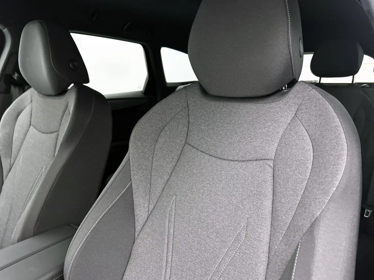 Limited Edition 59 kWh 204pk | Trekhaak inklapbaar | Apple CarPlay en Android Auto | head-updisplay | Adaptive Cruise Control | Voorstoelen verwarmbaar | Automatische airconditioning | Parke