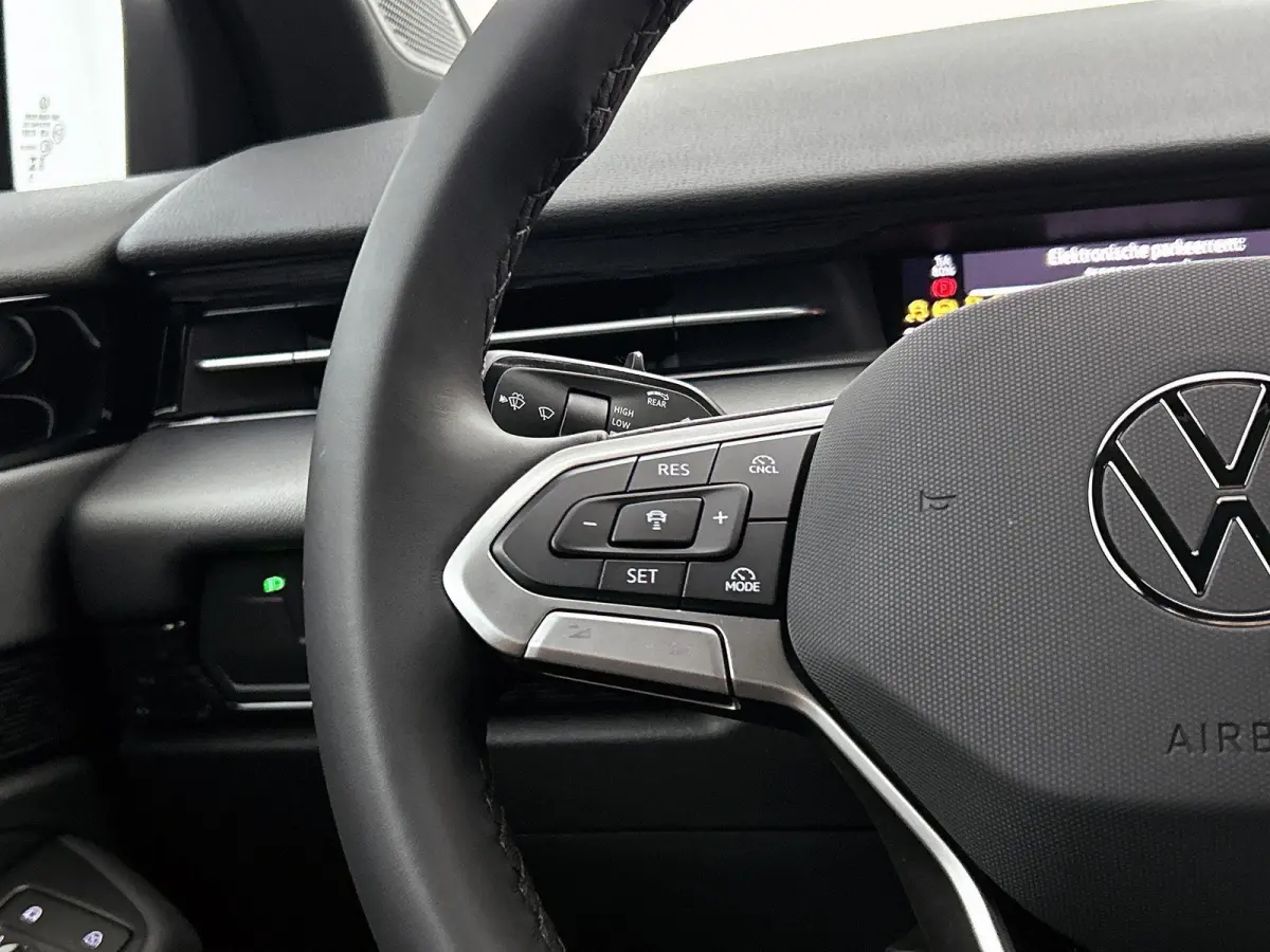 Limited Edition 59 kWh 204pk | Trekhaak inklapbaar | Apple CarPlay en Android Auto | head-updisplay | Adaptive Cruise Control | Voorstoelen verwarmbaar | Automatische airconditioning | Parke