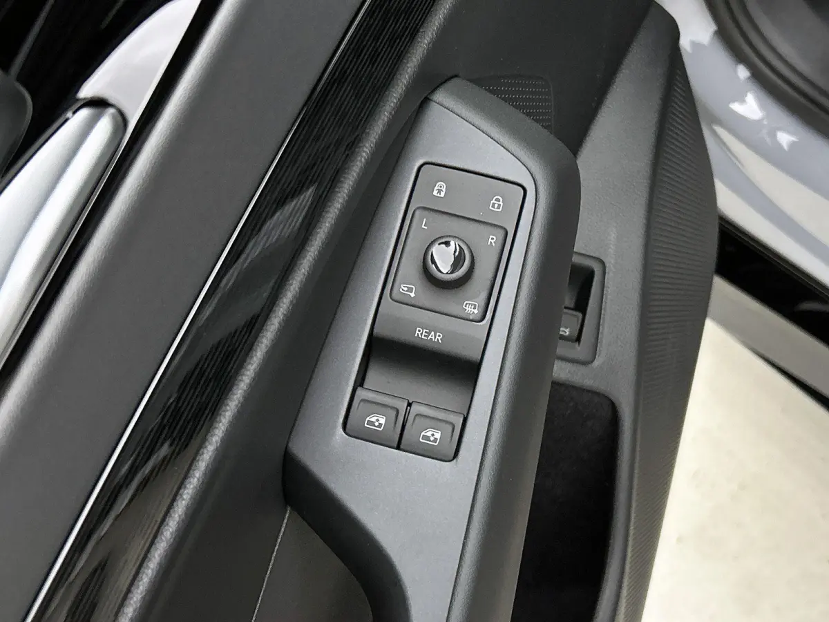 Limited Edition 59 kWh 204pk | Trekhaak inklapbaar | Apple CarPlay en Android Auto | head-updisplay | Adaptive Cruise Control | Voorstoelen verwarmbaar | Automatische airconditioning | Parke