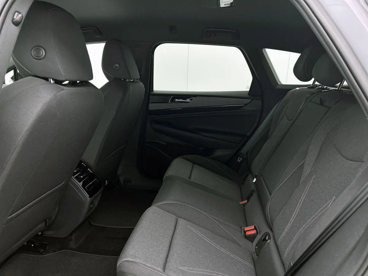 Limited Edition 59 kWh 204pk | Trekhaak inklapbaar | Apple CarPlay en Android Auto | head-updisplay | Adaptive Cruise Control | Voorstoelen verwarmbaar | Automatische airconditioning | Parke