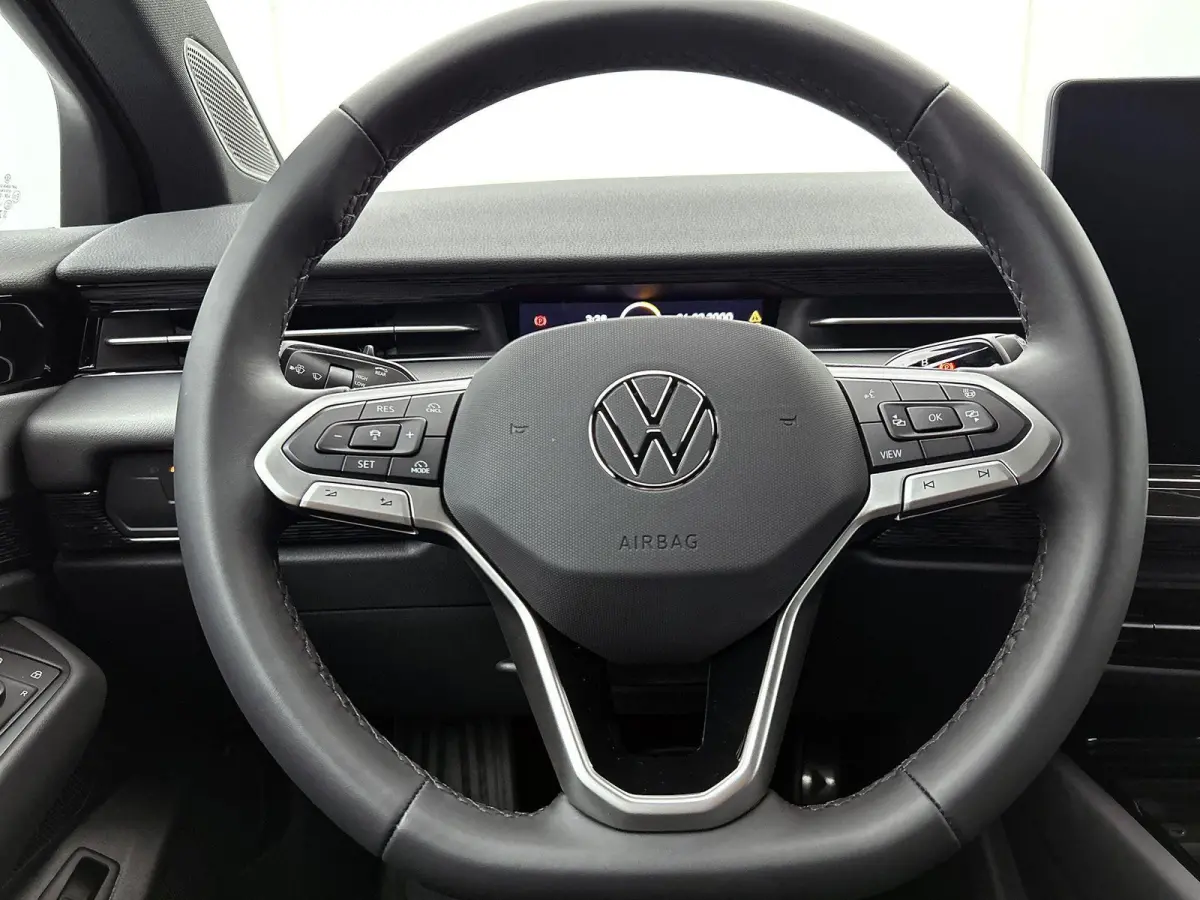 Limited Edition 59 kWh 204pk | Trekhaak inklapbaar | Apple CarPlay en Android Auto | head-updisplay | Adaptive Cruise Control | Voorstoelen verwarmbaar | Automatische airconditioning | Parke