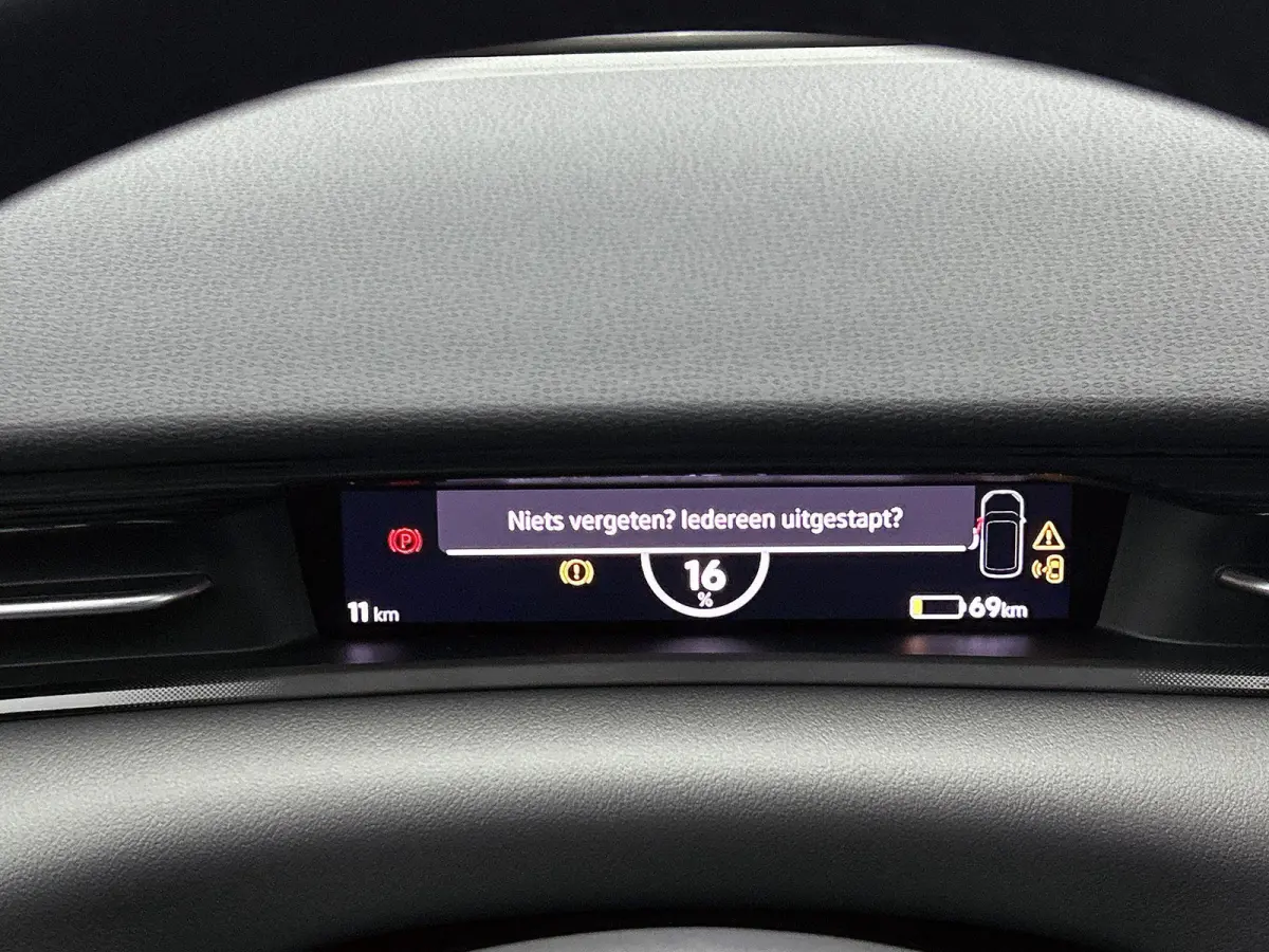 Limited Edition 59 kWh 204pk | Trekhaak inklapbaar | Apple CarPlay en Android Auto | head-updisplay | Adaptive Cruise Control | Voorstoelen verwarmbaar | Automatische airconditioning | Parke