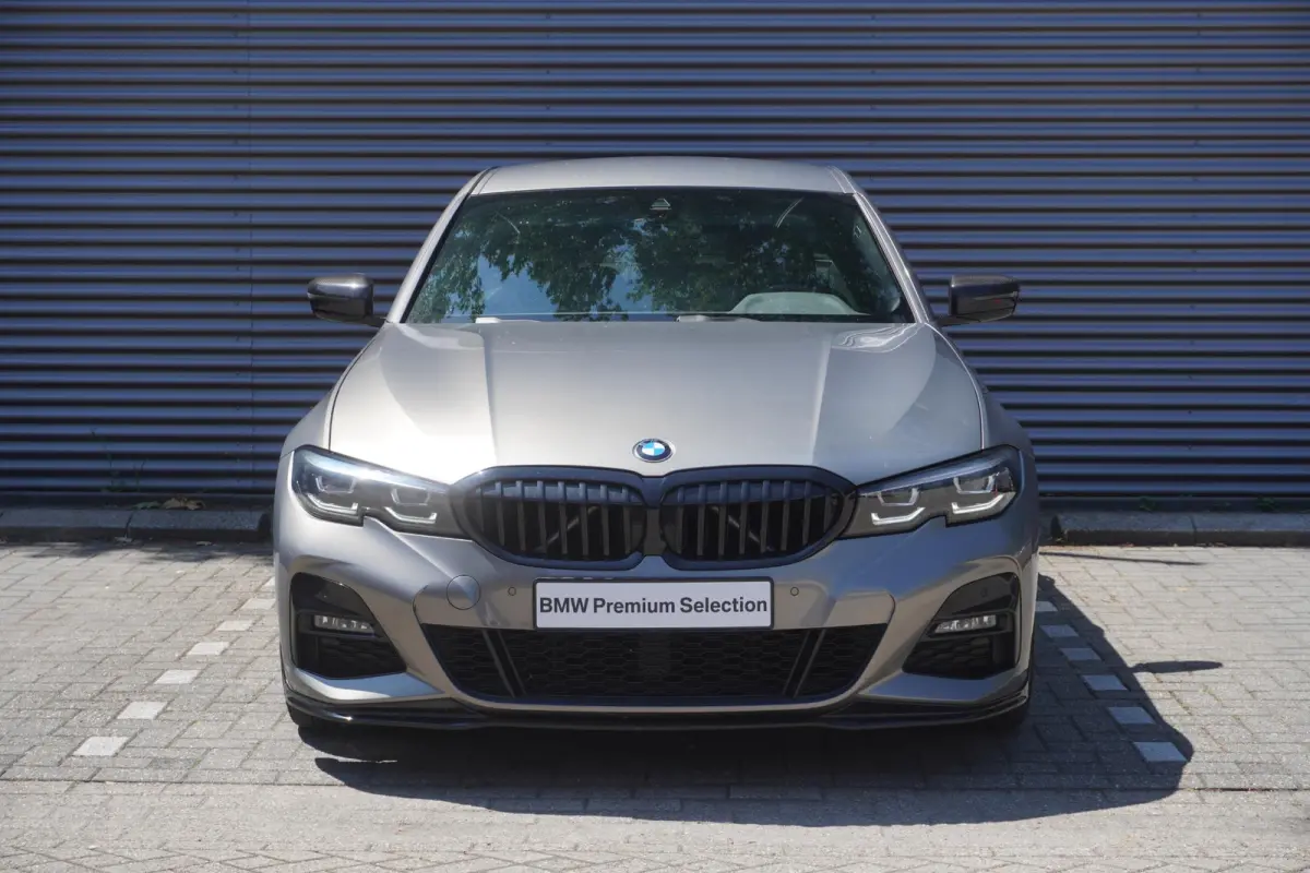 330e | SoH 98% | High Executive | Model M Sport | HiFi System | Extra getint glas achter | 19 inch LM M Dubbelspaak | Alarmsysteem klasse 3