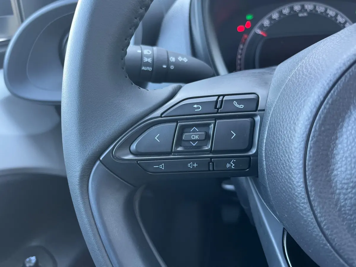 1.0 VVT-i MT Play NL.Auto/Carplay/Camera/Led/Airco/Navigatie/1Ste Eigenaar/Dealer Onderhouden