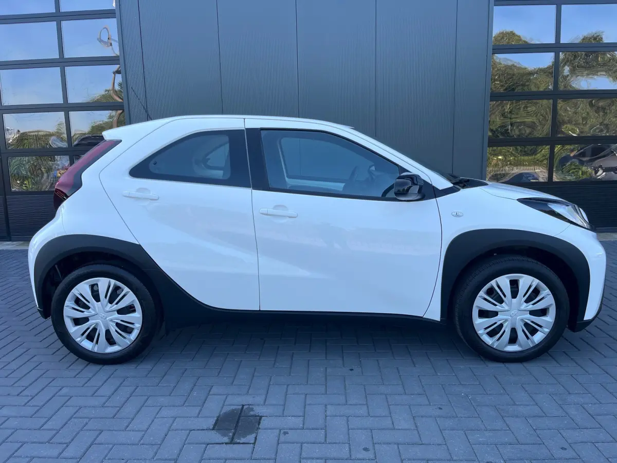 1.0 VVT-i MT Play NL.Auto/Carplay/Camera/Led/Airco/Navigatie/1Ste Eigenaar/Dealer Onderhouden