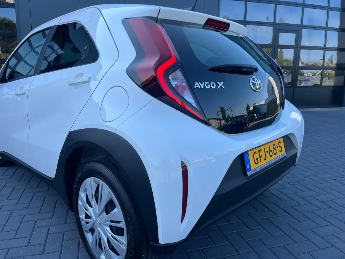 1.0 VVT-i MT Play NL.Auto/Carplay/Camera/Led/Airco/Navigatie/1Ste Eigenaar/Dealer Onderhouden