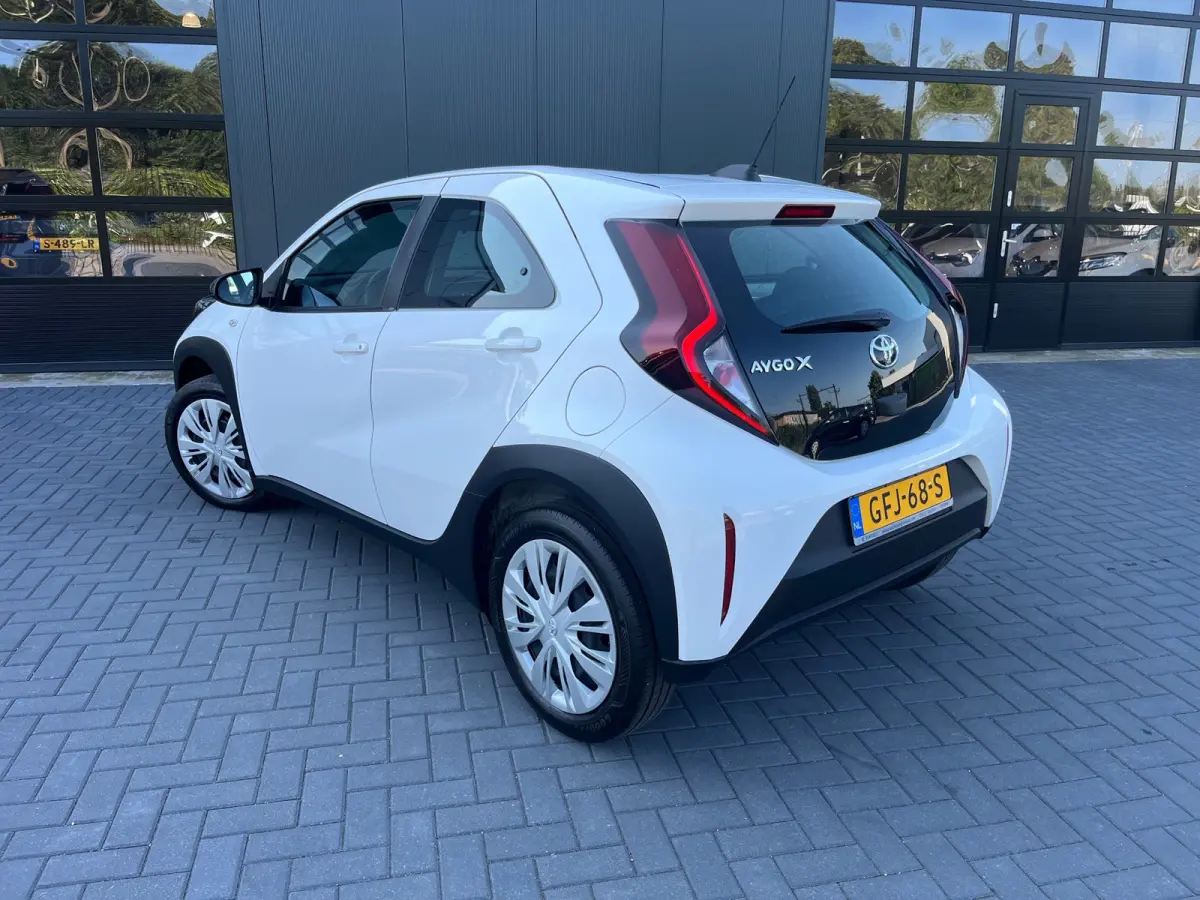 1.0 VVT-i MT Play NL.Auto/Carplay/Camera/Led/Airco/Navigatie/1Ste Eigenaar/Dealer Onderhouden