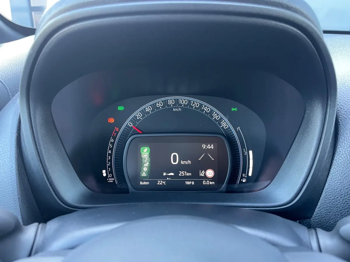 1.0 VVT-i MT Play NL.Auto/Carplay/Camera/Led/Airco/Navigatie/1Ste Eigenaar/Dealer Onderhouden