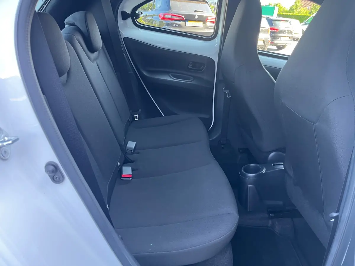1.0 VVT-i MT Play NL.Auto/Carplay/Camera/Led/Airco/Navigatie/1Ste Eigenaar/Dealer Onderhouden