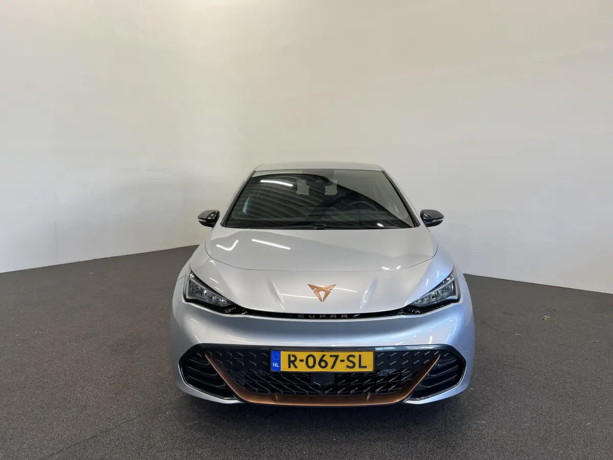 Business 62 kWh Navigatie Apple Carplay/Android Auto Camera Parkeersensoren Adaptive Cruise Control Stuurverwarming Lichtmetalen velgen Climate Control