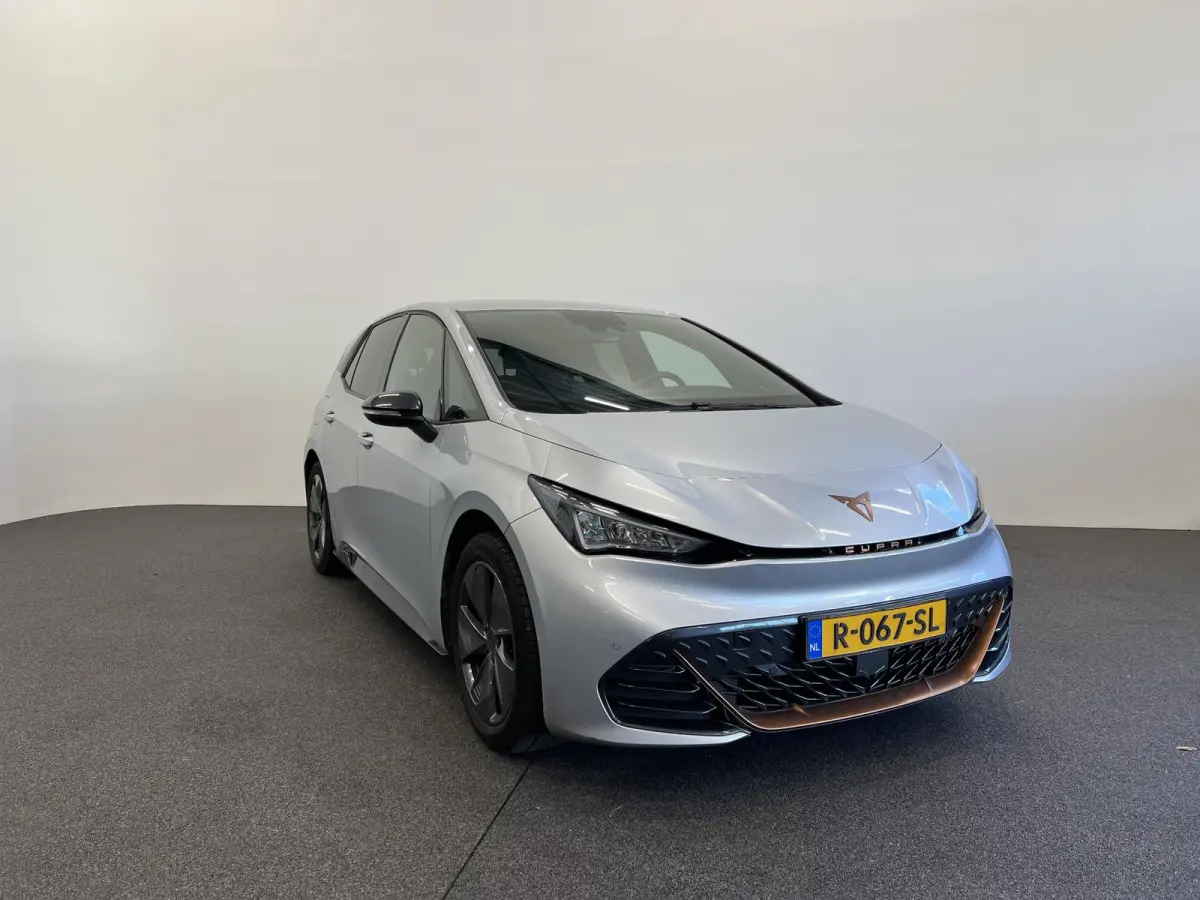Business 62 kWh Navigatie Apple Carplay/Android Auto Camera Parkeersensoren Adaptive Cruise Control Stuurverwarming Lichtmetalen velgen Climate Control