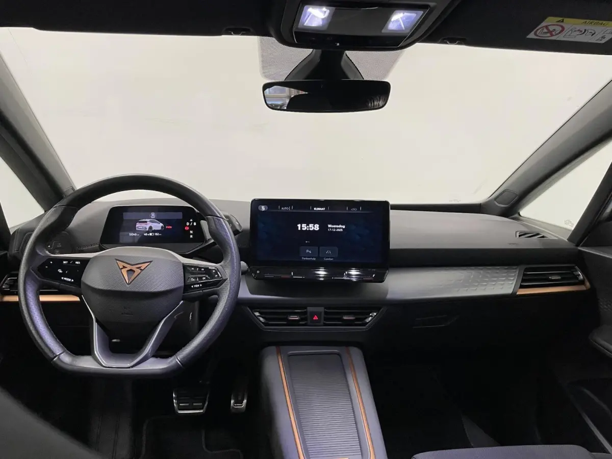 Business 62 kWh Navigatie Apple Carplay/Android Auto Camera Parkeersensoren Adaptive Cruise Control Stuurverwarming Lichtmetalen velgen Climate Control