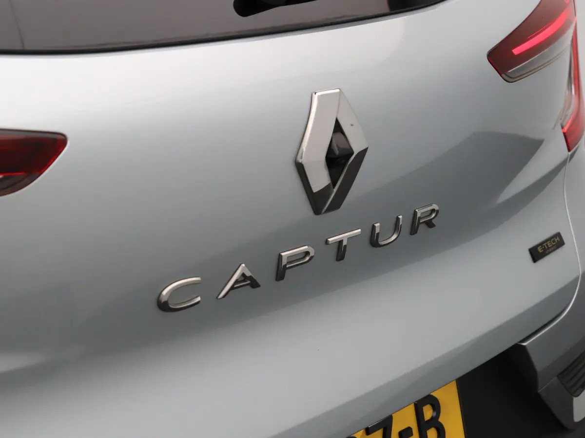 1.6 E-Tech Hybrid 145 Techno | Navigatie | Achteruitrijcamera | Parkeersensoren achter | Climate control |