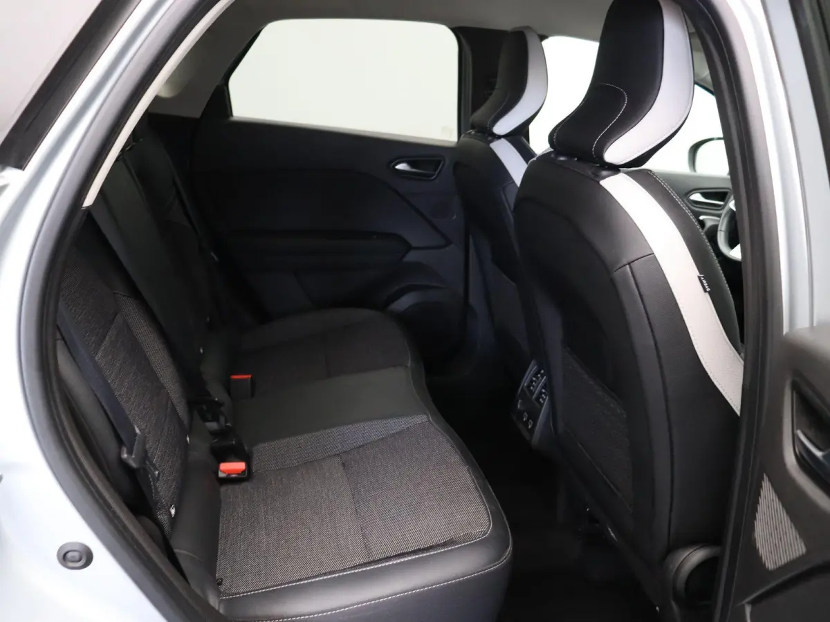 1.6 E-Tech Hybrid 145 Techno | Navigatie | Achteruitrijcamera | Parkeersensoren achter | Climate control |