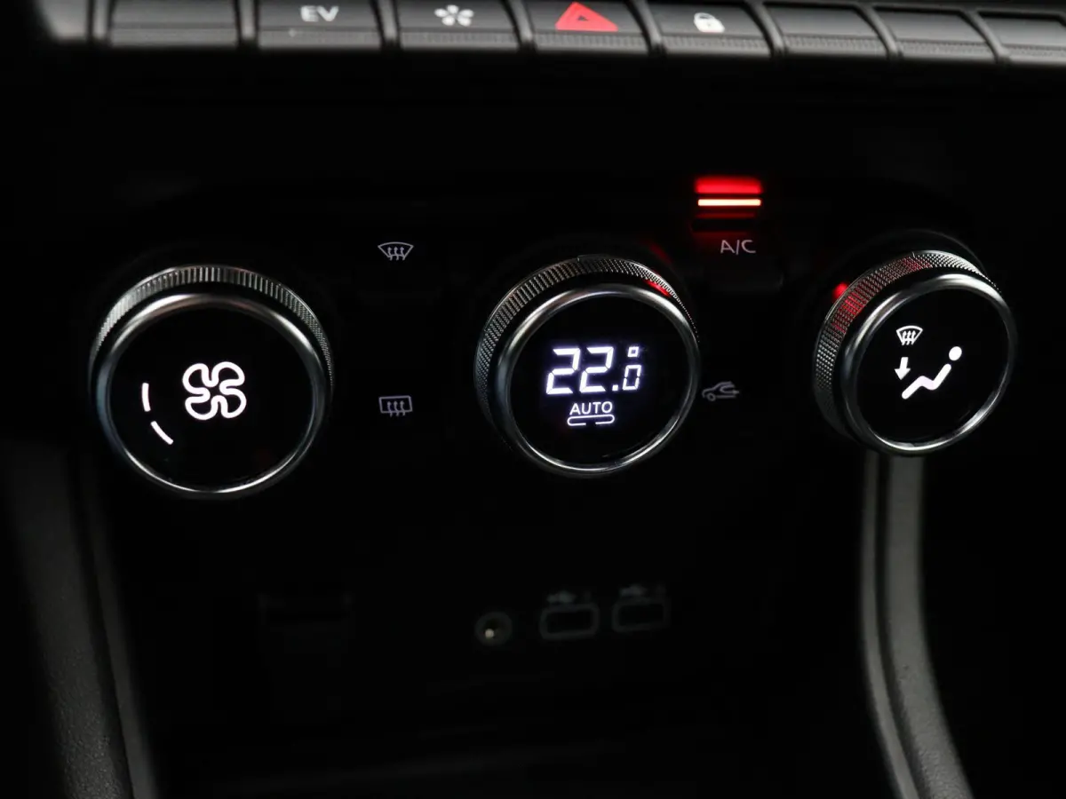 1.6 E-Tech Hybrid 145 Techno | Navigatie | Achteruitrijcamera | Parkeersensoren achter | Climate control |