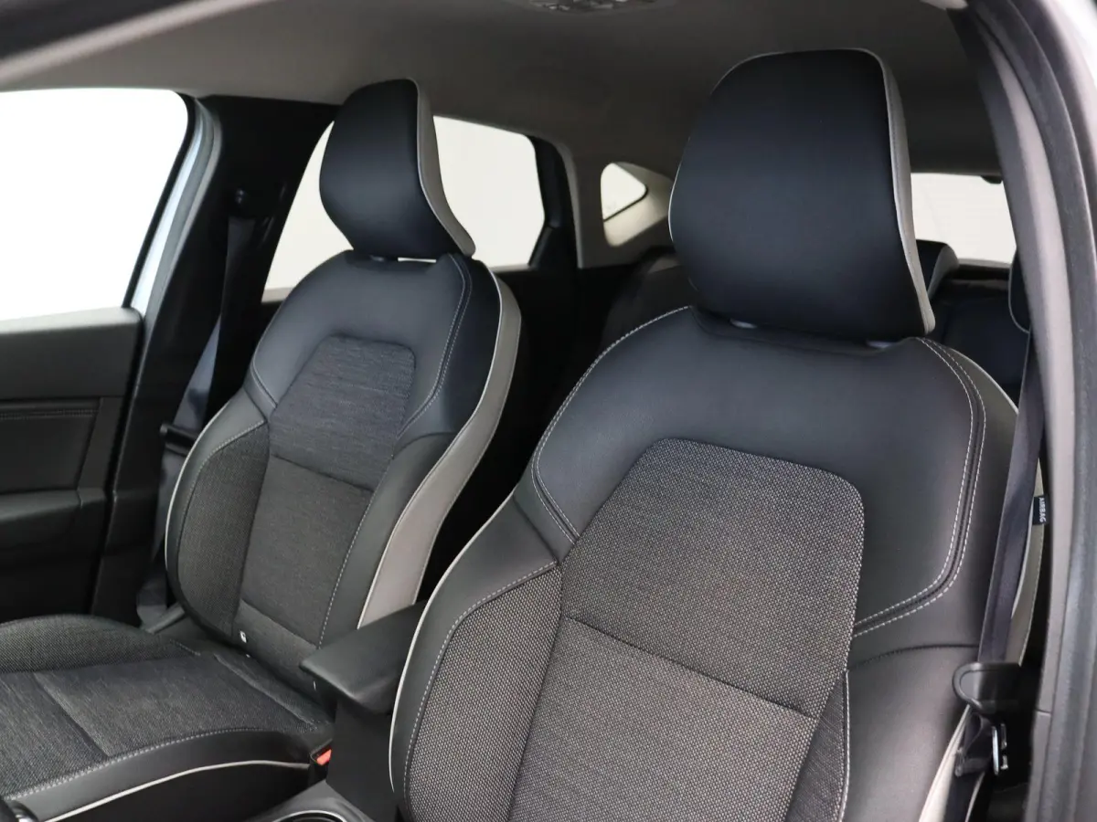 1.6 E-Tech Hybrid 145 Techno | Navigatie | Achteruitrijcamera | Parkeersensoren achter | Climate control |