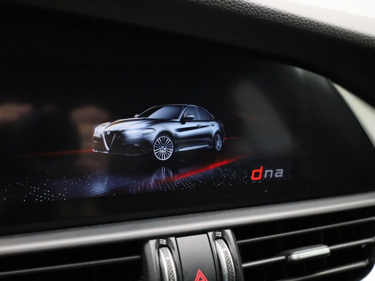 2.0T Sprint | Automaat | Apple Carplay/Android Auto | Pack rijassistentie (ADAS) - niveau 2 | Actief dodehoek waarschuwingssysteem |  Bi-xenon koplampen | Automatic High Beam | Schakelflippe