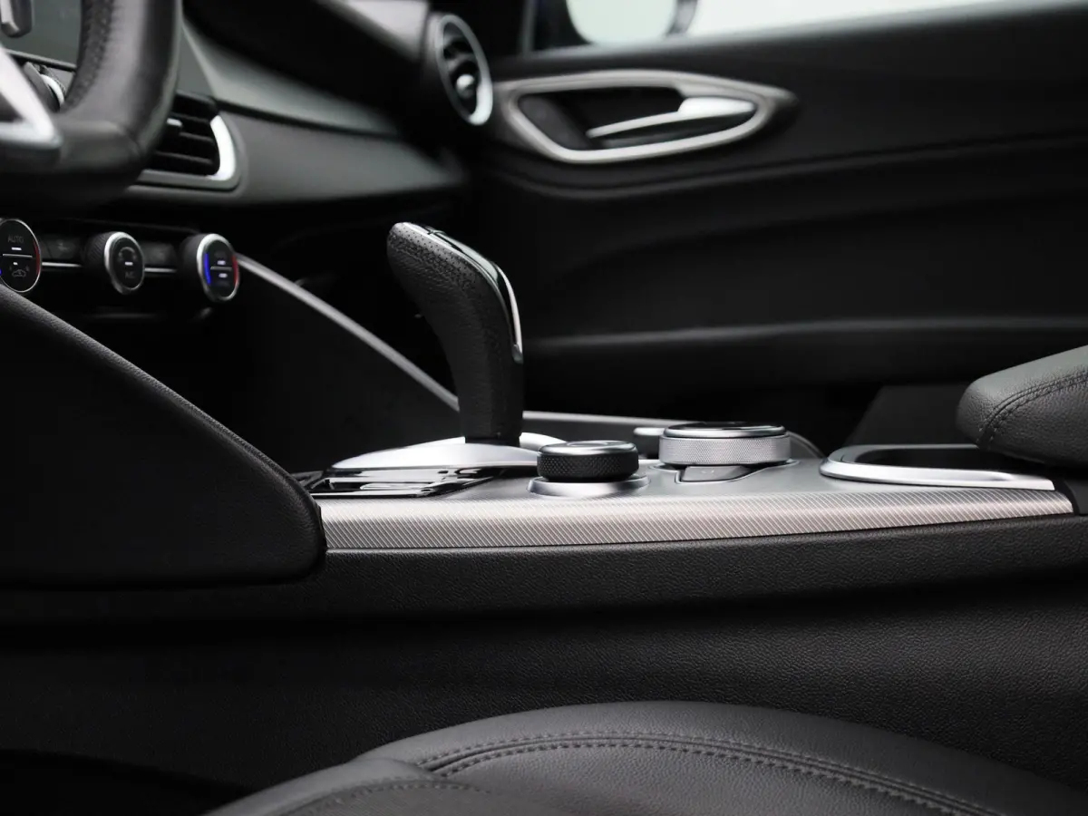 2.0T Sprint | Automaat | Apple Carplay/Android Auto | Pack rijassistentie (ADAS) - niveau 2 | Actief dodehoek waarschuwingssysteem |  Bi-xenon koplampen | Automatic High Beam | Schakelflippe