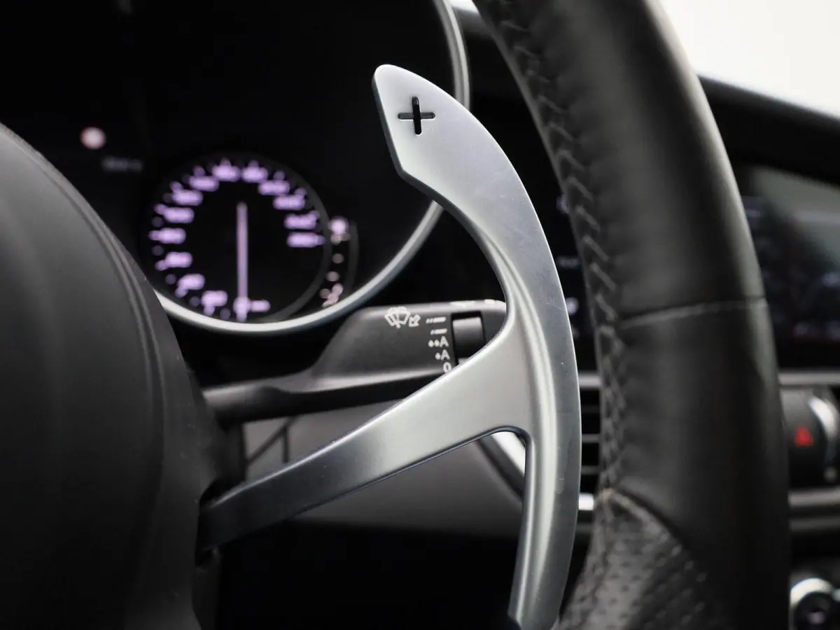 2.0T Sprint | Automaat | Apple Carplay/Android Auto | Pack rijassistentie (ADAS) - niveau 2 | Actief dodehoek waarschuwingssysteem |  Bi-xenon koplampen | Automatic High Beam | Schakelflippe
