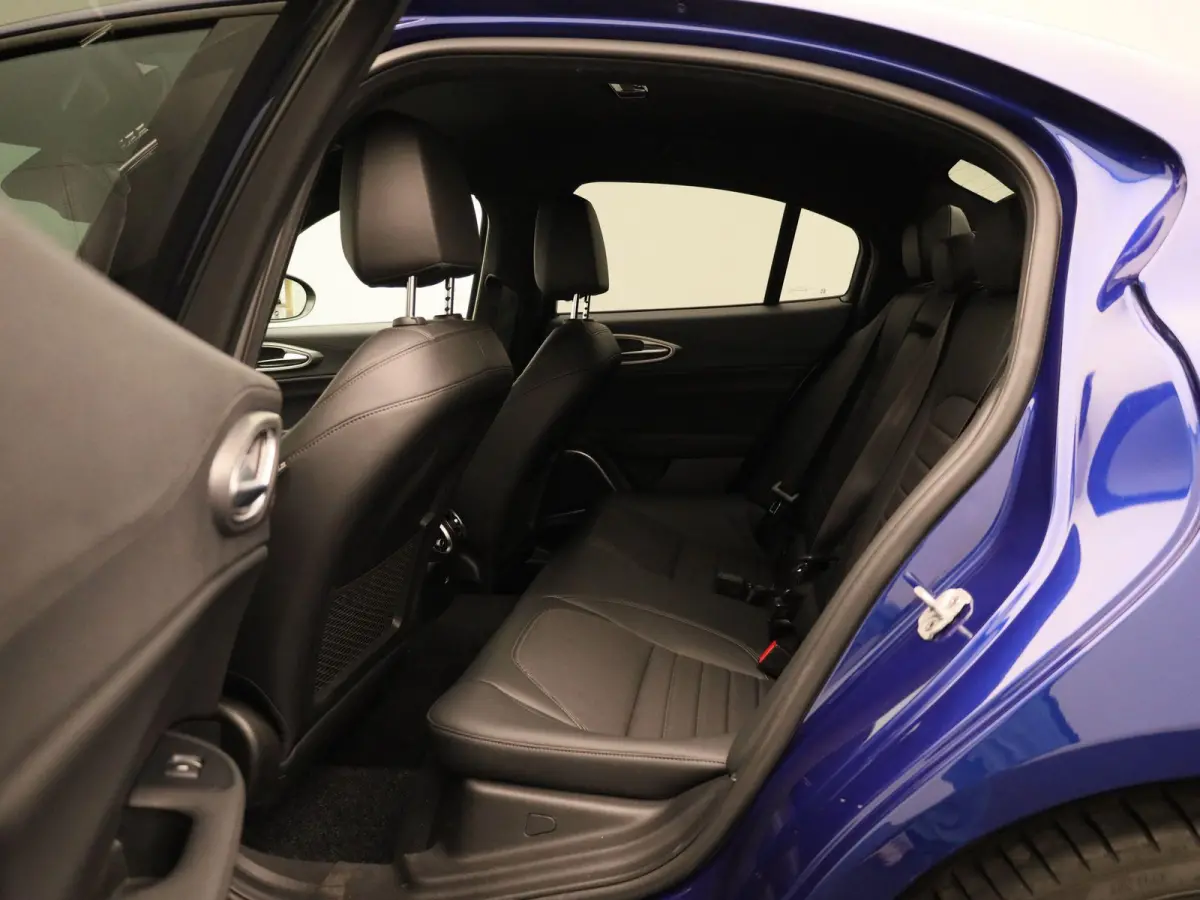 2.0T Sprint | Automaat | Apple Carplay/Android Auto | Pack rijassistentie (ADAS) - niveau 2 | Actief dodehoek waarschuwingssysteem |  Bi-xenon koplampen | Automatic High Beam | Schakelflippe