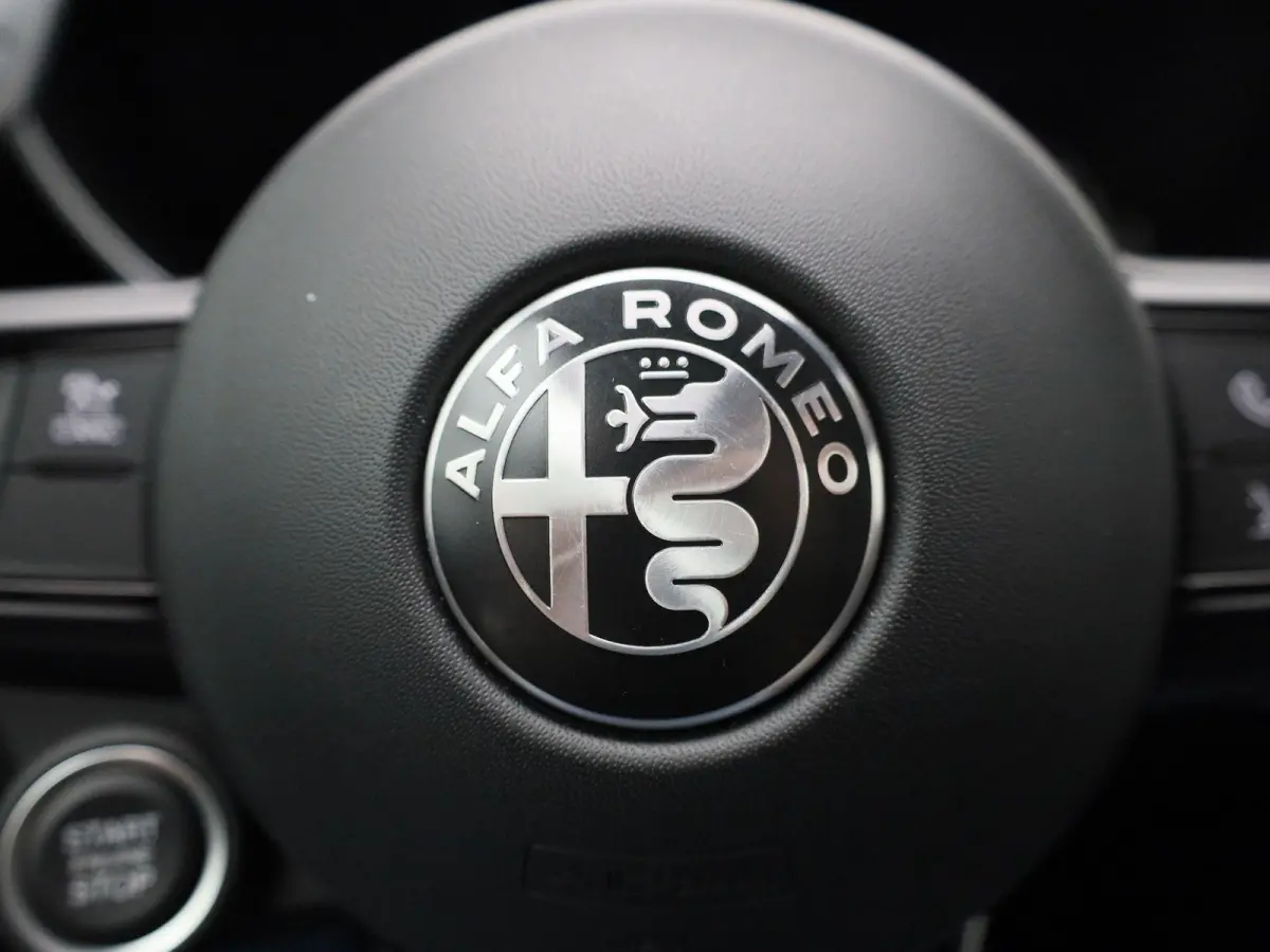 2.0T Sprint | Automaat | Apple Carplay/Android Auto | Pack rijassistentie (ADAS) - niveau 2 | Actief dodehoek waarschuwingssysteem |  Bi-xenon koplampen | Automatic High Beam | Schakelflippe
