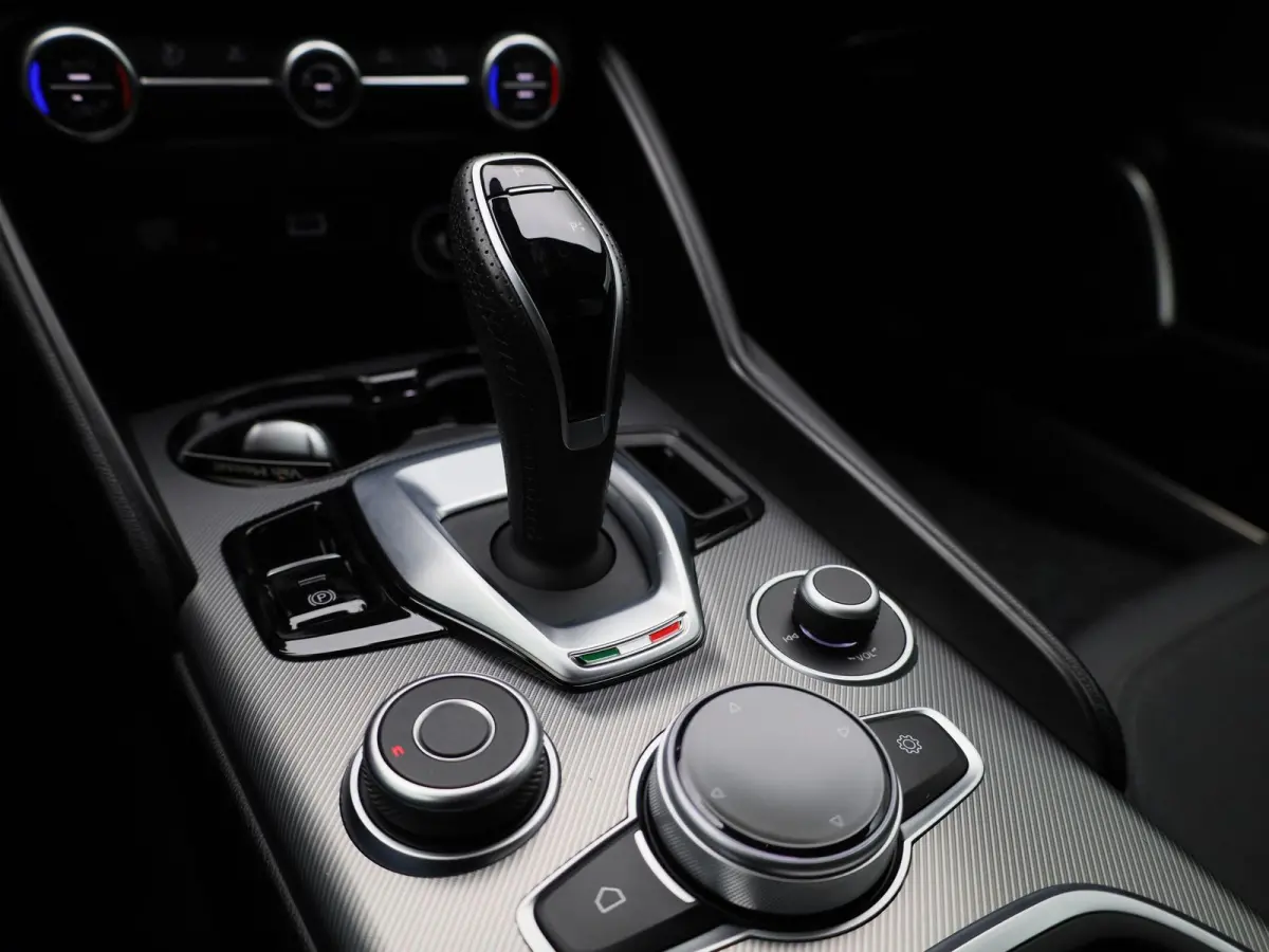2.0T Sprint | Automaat | Apple Carplay/Android Auto | Pack rijassistentie (ADAS) - niveau 2 | Actief dodehoek waarschuwingssysteem |  Bi-xenon koplampen | Automatic High Beam | Schakelflippe