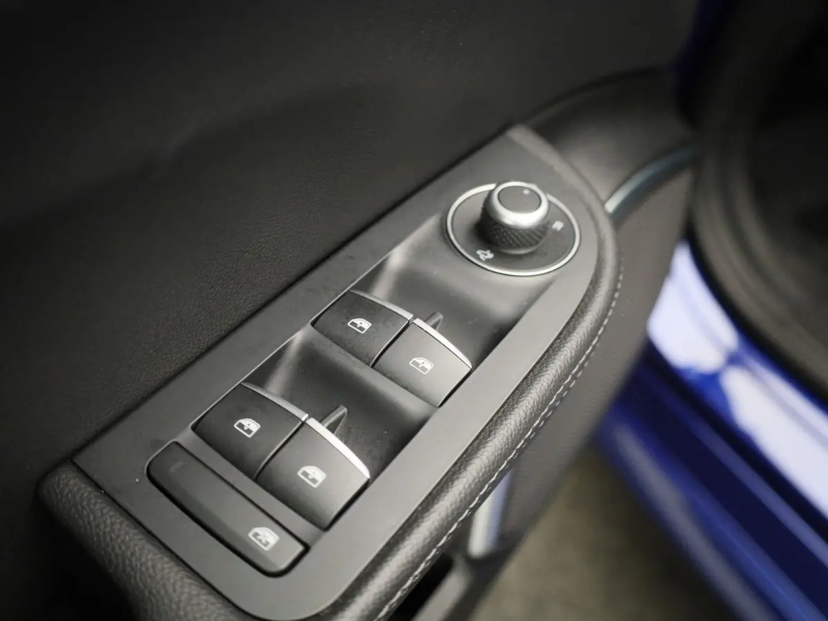 2.0T Sprint | Automaat | Apple Carplay/Android Auto | Pack rijassistentie (ADAS) - niveau 2 | Actief dodehoek waarschuwingssysteem |  Bi-xenon koplampen | Automatic High Beam | Schakelflippe