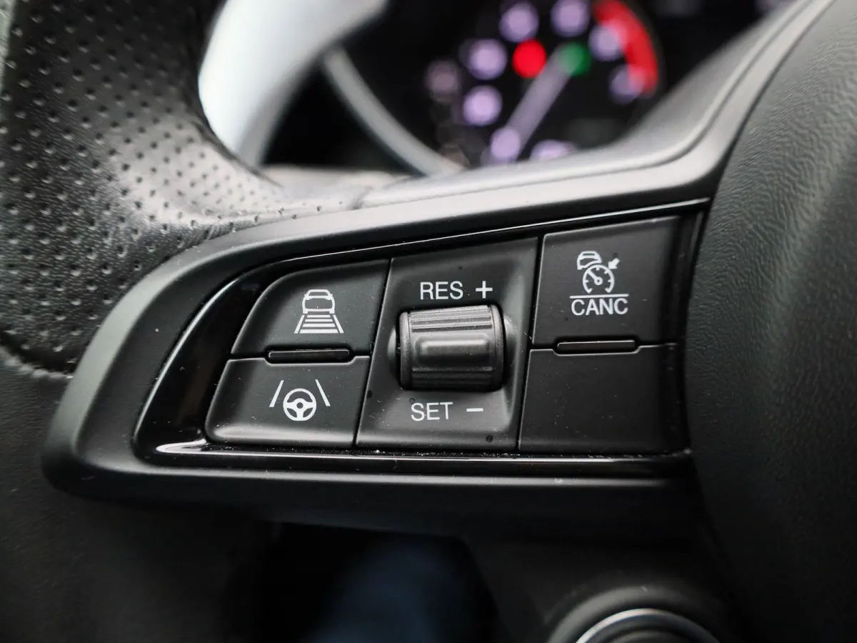2.0T Sprint | Automaat | Apple Carplay/Android Auto | Pack rijassistentie (ADAS) - niveau 2 | Actief dodehoek waarschuwingssysteem |  Bi-xenon koplampen | Automatic High Beam | Schakelflippe