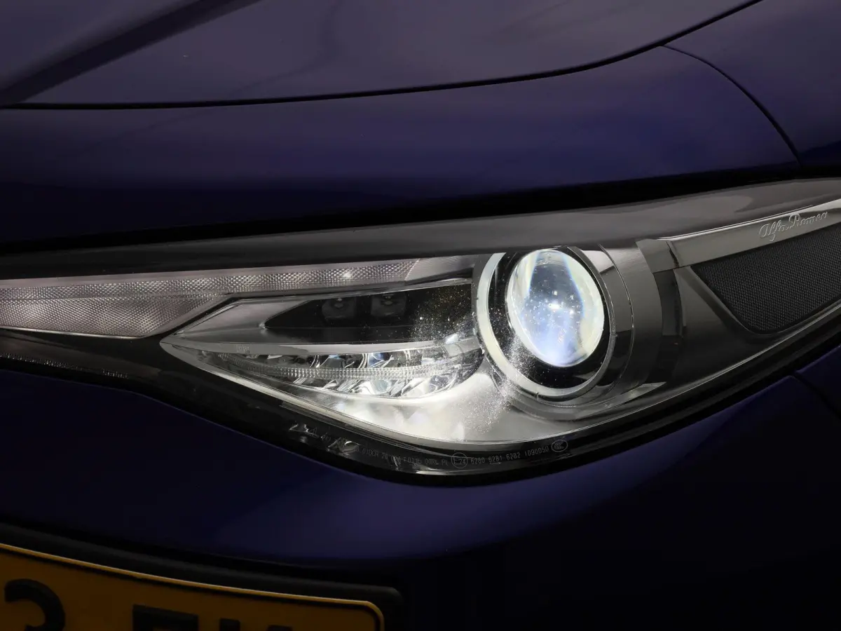 2.0T Sprint | Automaat | Apple Carplay/Android Auto | Pack rijassistentie (ADAS) - niveau 2 | Actief dodehoek waarschuwingssysteem |  Bi-xenon koplampen | Automatic High Beam | Schakelflippe