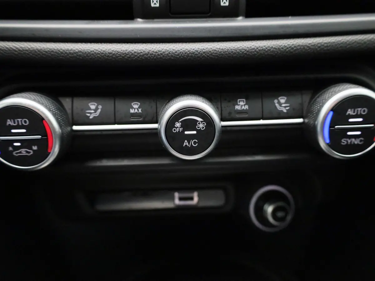 2.0T Sprint | Automaat | Apple Carplay/Android Auto | Pack rijassistentie (ADAS) - niveau 2 | Actief dodehoek waarschuwingssysteem |  Bi-xenon koplampen | Automatic High Beam | Schakelflippe