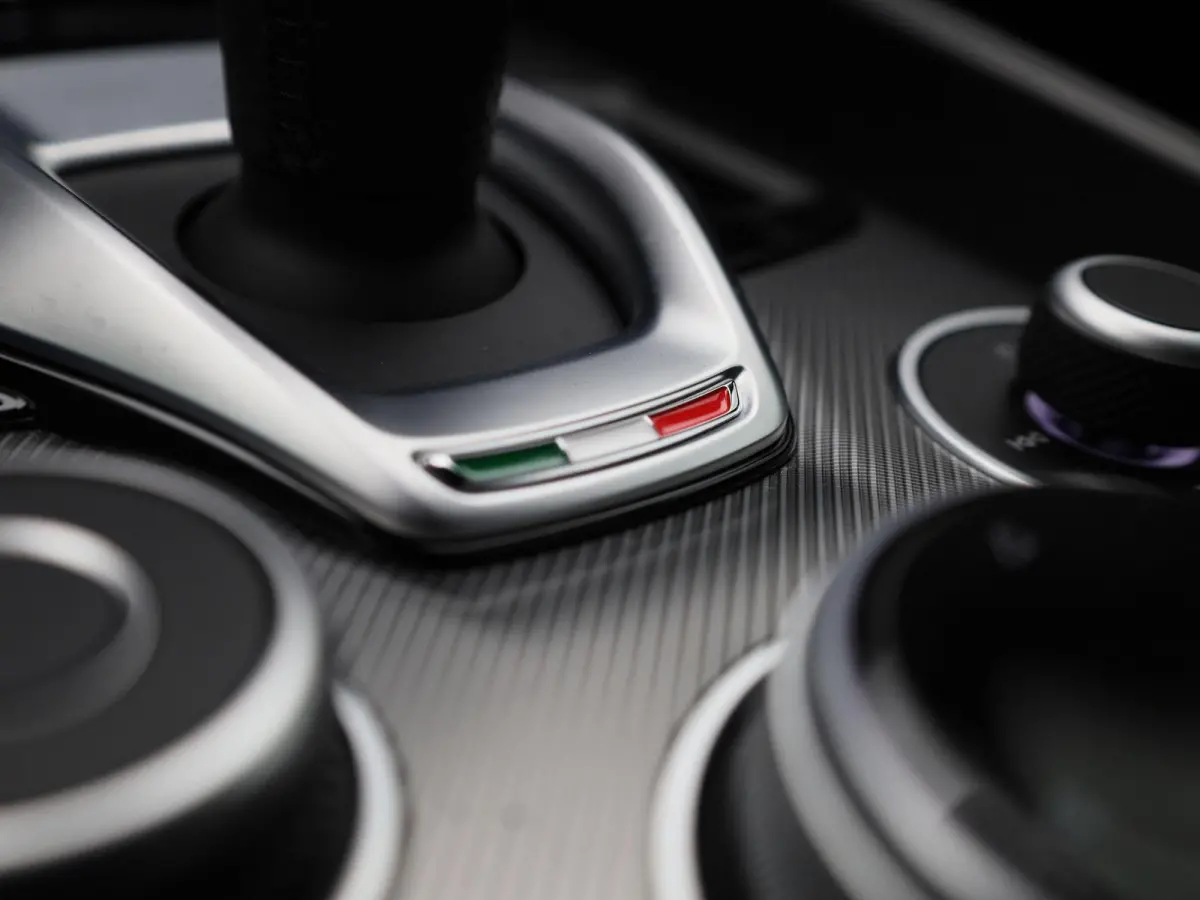 2.0T Sprint | Automaat | Apple Carplay/Android Auto | Pack rijassistentie (ADAS) - niveau 2 | Actief dodehoek waarschuwingssysteem |  Bi-xenon koplampen | Automatic High Beam | Schakelflippe