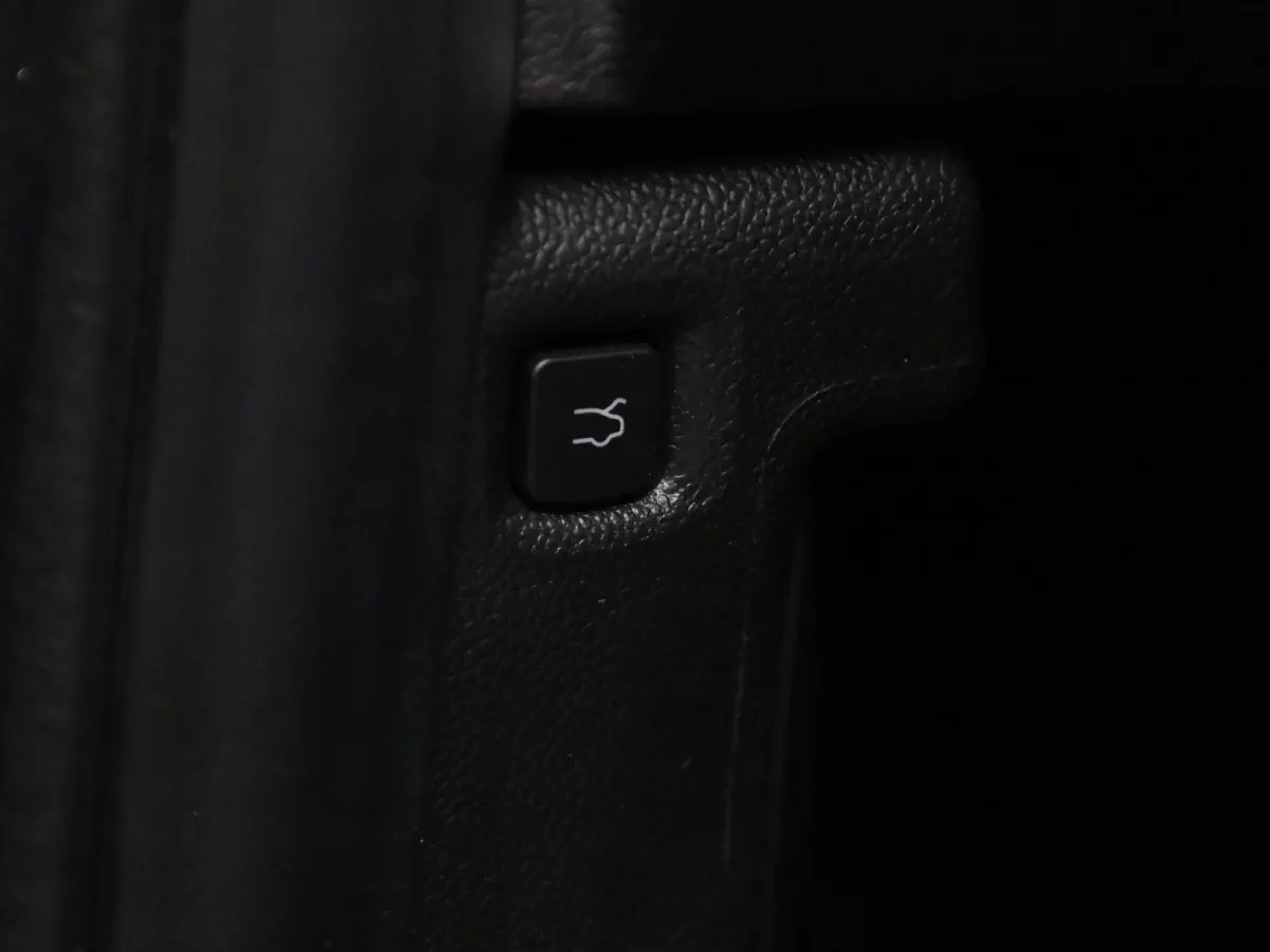 2.0T Sprint | Automaat | Apple Carplay/Android Auto | Pack rijassistentie (ADAS) - niveau 2 | Actief dodehoek waarschuwingssysteem |  Bi-xenon koplampen | Automatic High Beam | Schakelflippe