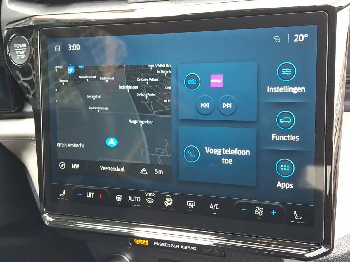 44 kWh | Metaalkleur | Stuurwiel verwarmd | Verwarmde voorruit