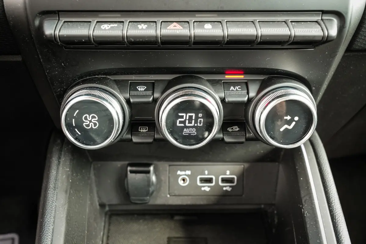 1.0 TCe Intens | CarPlay | Clima | Cruise | PDC | Metalic lak | DAB | LED |