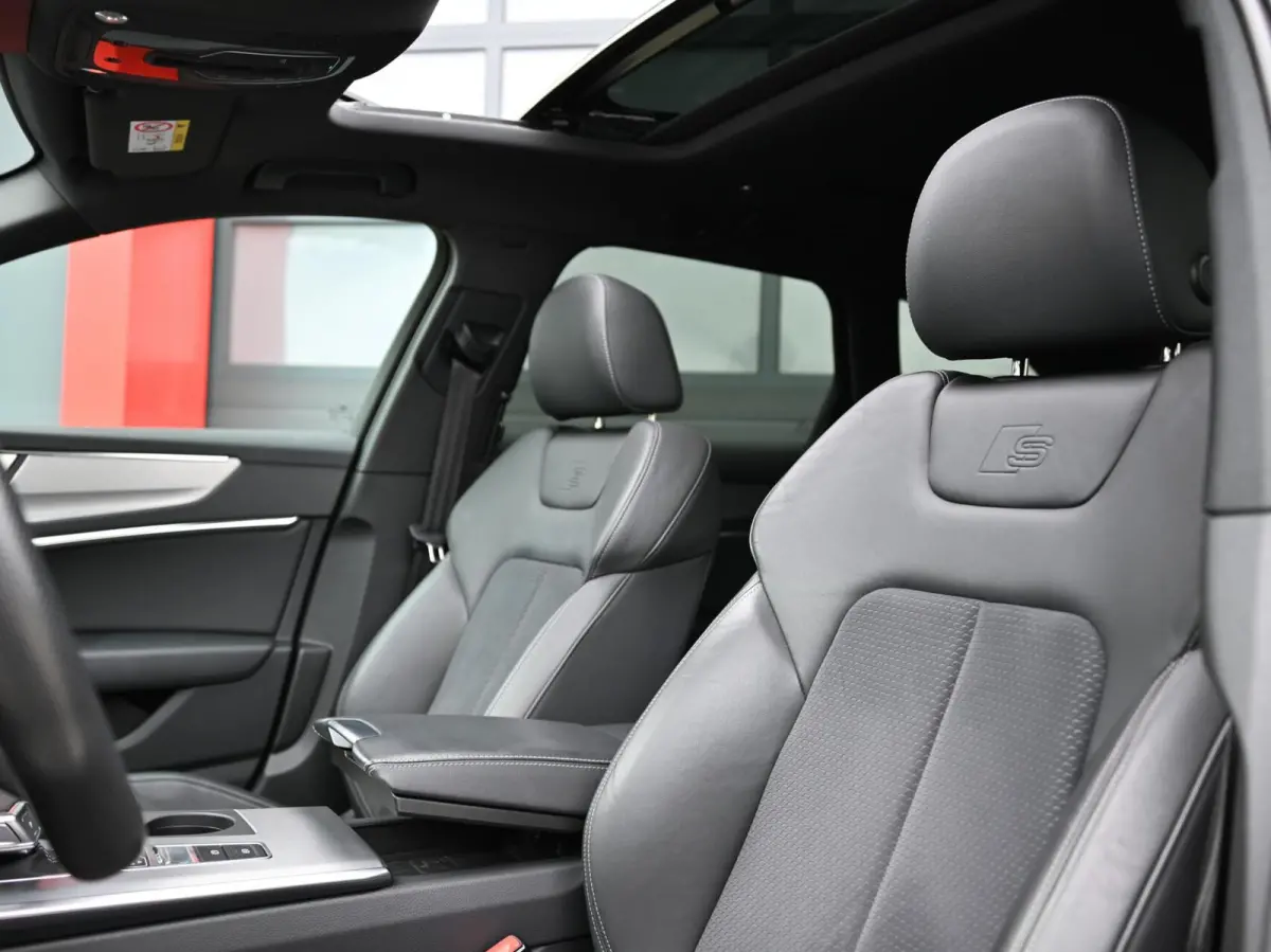 55 TFSI e Quattro S-Line Competition | Pano | Trekhaak| Keyless | Stoel & Stuurwielverwarming | Ambient | Alcantara | Matrix Led (Luxe) | Carplay / Android Auto | Camera | Flippers | ACC | L