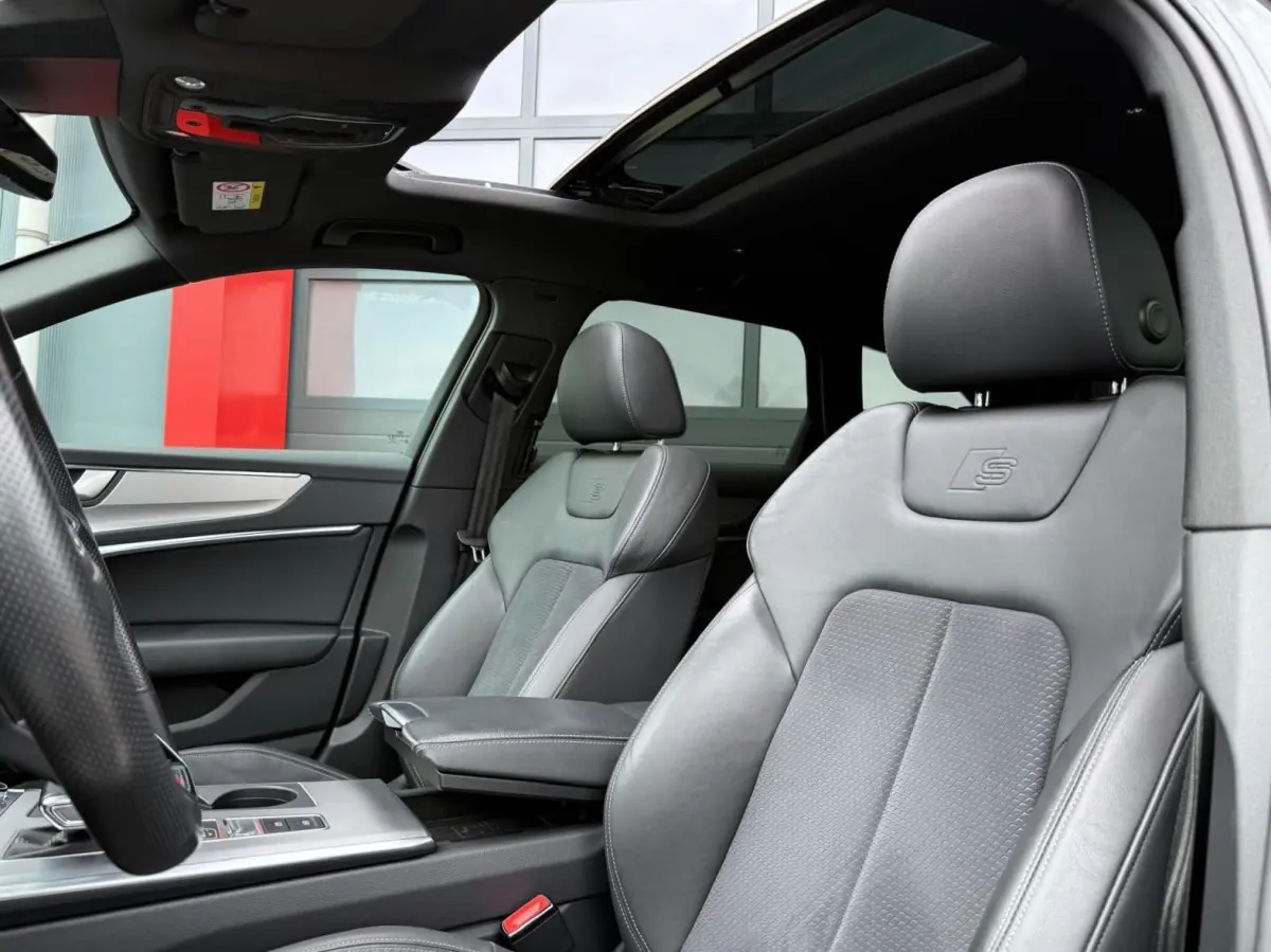 55 TFSI e Quattro S-Line Competition | Pano | Trekhaak| Keyless | Stoel & Stuurwielverwarming | Ambient | Alcantara | Matrix Led (Luxe) | Carplay / Android Auto | Camera | Flippers | ACC | L
