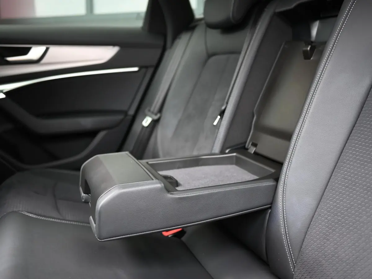 55 TFSI e Quattro S-Line Competition | Pano | Trekhaak| Keyless | Stoel & Stuurwielverwarming | Ambient | Alcantara | Matrix Led (Luxe) | Carplay / Android Auto | Camera | Flippers | ACC | L