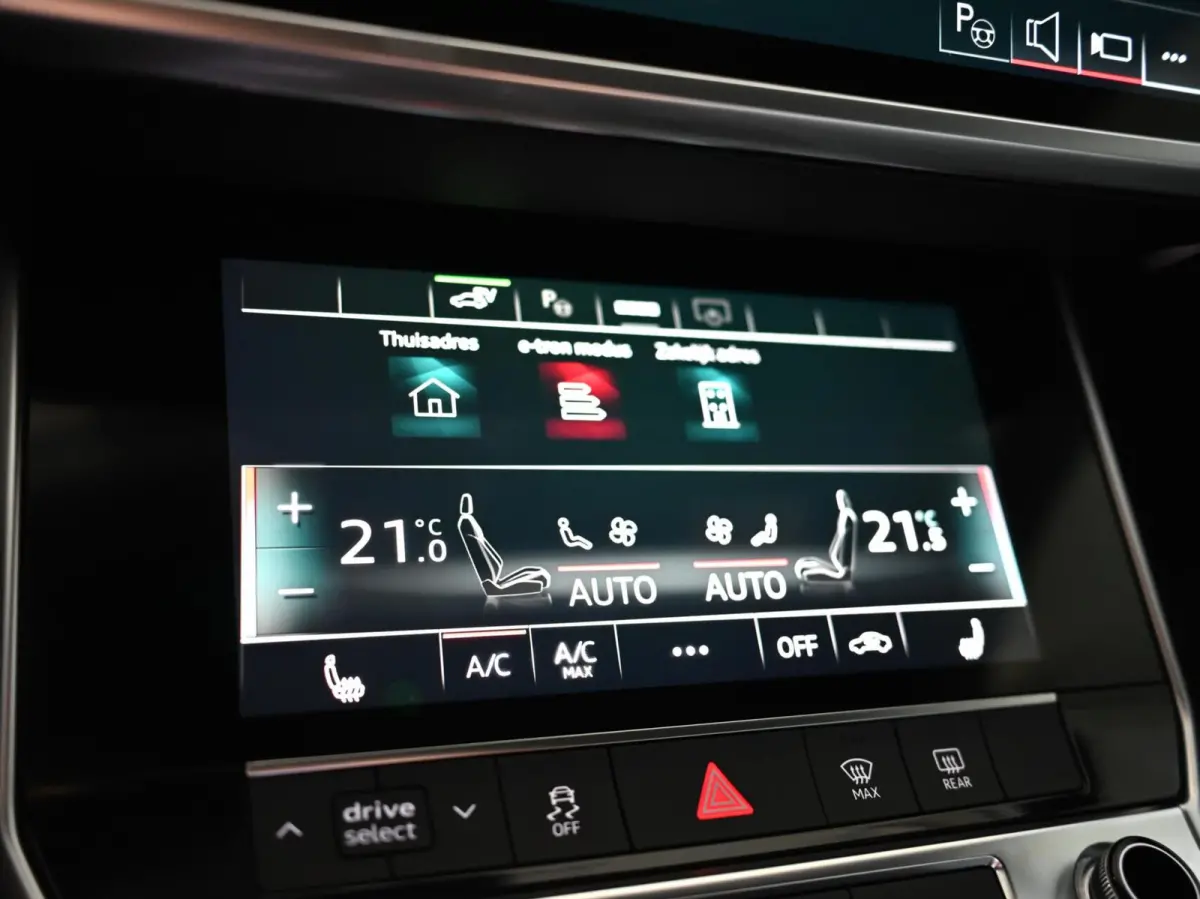 55 TFSI e Quattro S-Line Competition | Pano | Trekhaak| Keyless | Stoel & Stuurwielverwarming | Ambient | Alcantara | Matrix Led (Luxe) | Carplay / Android Auto | Camera | Flippers | ACC | L