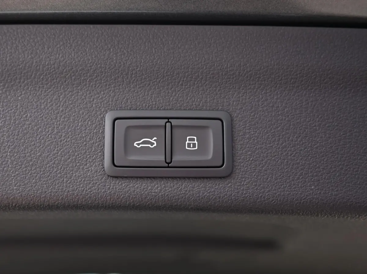 55 TFSI e Quattro S-Line Competition | Pano | Trekhaak| Keyless | Stoel & Stuurwielverwarming | Ambient | Alcantara | Matrix Led (Luxe) | Carplay / Android Auto | Camera | Flippers | ACC | L