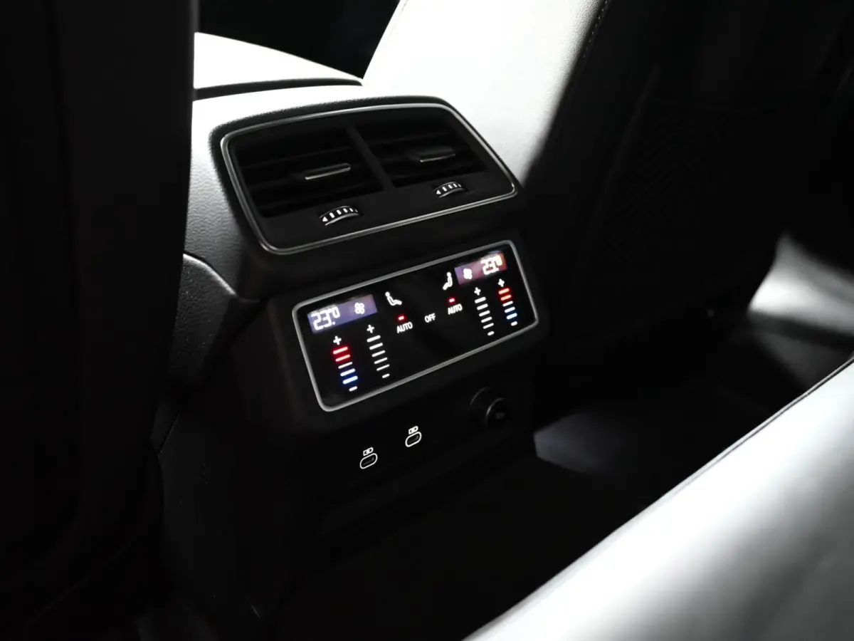 55 TFSI e Quattro S-Line Competition | Pano | Trekhaak| Keyless | Stoel & Stuurwielverwarming | Ambient | Alcantara | Matrix Led (Luxe) | Carplay / Android Auto | Camera | Flippers | ACC | L