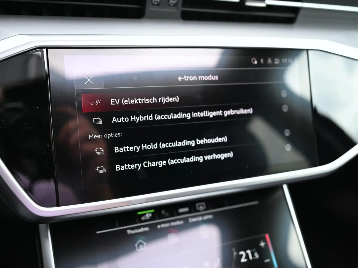 55 TFSI e Quattro S-Line Competition | Pano | Trekhaak| Keyless | Stoel & Stuurwielverwarming | Ambient | Alcantara | Matrix Led (Luxe) | Carplay / Android Auto | Camera | Flippers | ACC | L