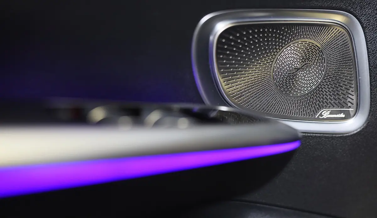 300 e AMG 63 Look / Head Up / 360 Camera / Acc / Lane Assist / BURMESTER / Elek Stoelen / Memory / Pano