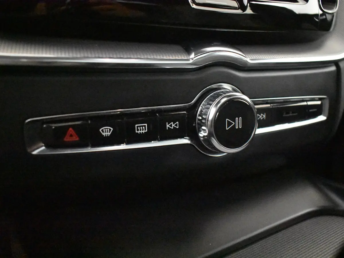 2.0 T8 Twin Engine AWD Inscription 390PK AUTO | Glazen panorama-dak | Navigatie | Cruise control adapt | Apple carplay Android auto | Climate control | LED | 19"LMV