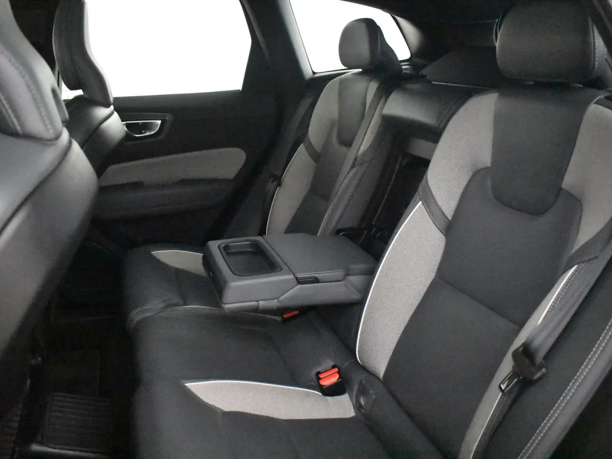 2.0 T8 Twin Engine AWD Inscription 390PK AUTO | Glazen panorama-dak | Navigatie | Cruise control adapt | Apple carplay Android auto | Climate control | LED | 19"LMV